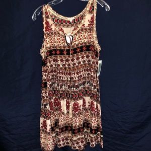 En creme dress. Theme of this dress in red!